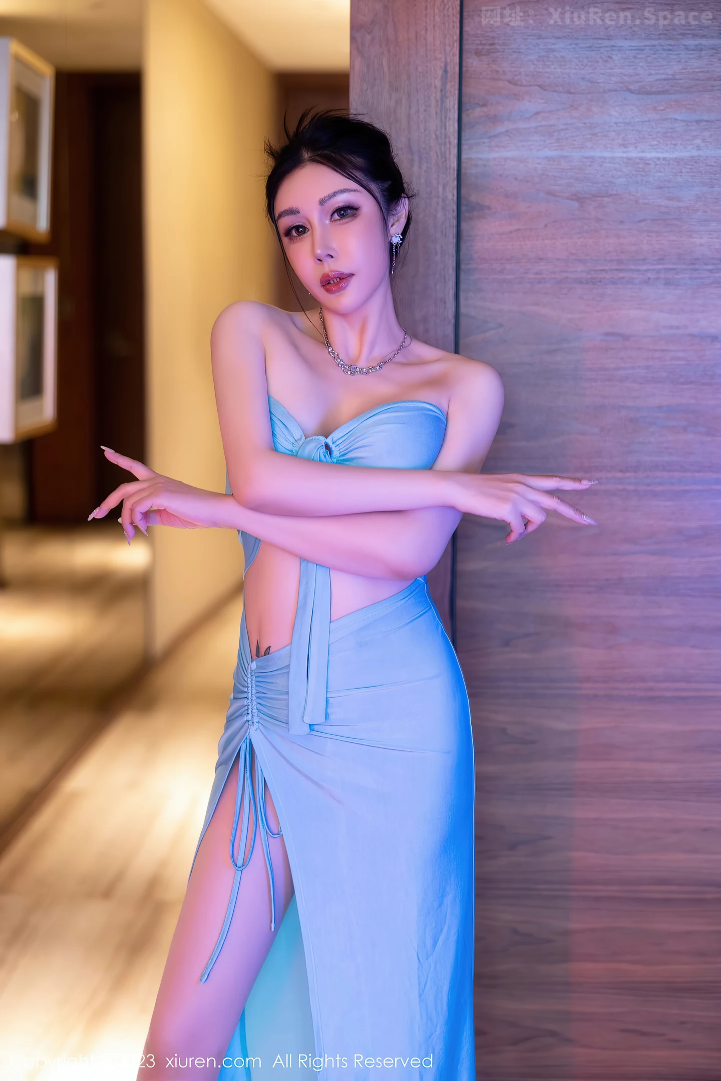 图片[3]-[XiuRen秀人网]VOL.7446 模特田冰冰性感蓝色长礼裙配原色丝袜秀丰满身材妩媚迷人写真82P-秀人网官方网站